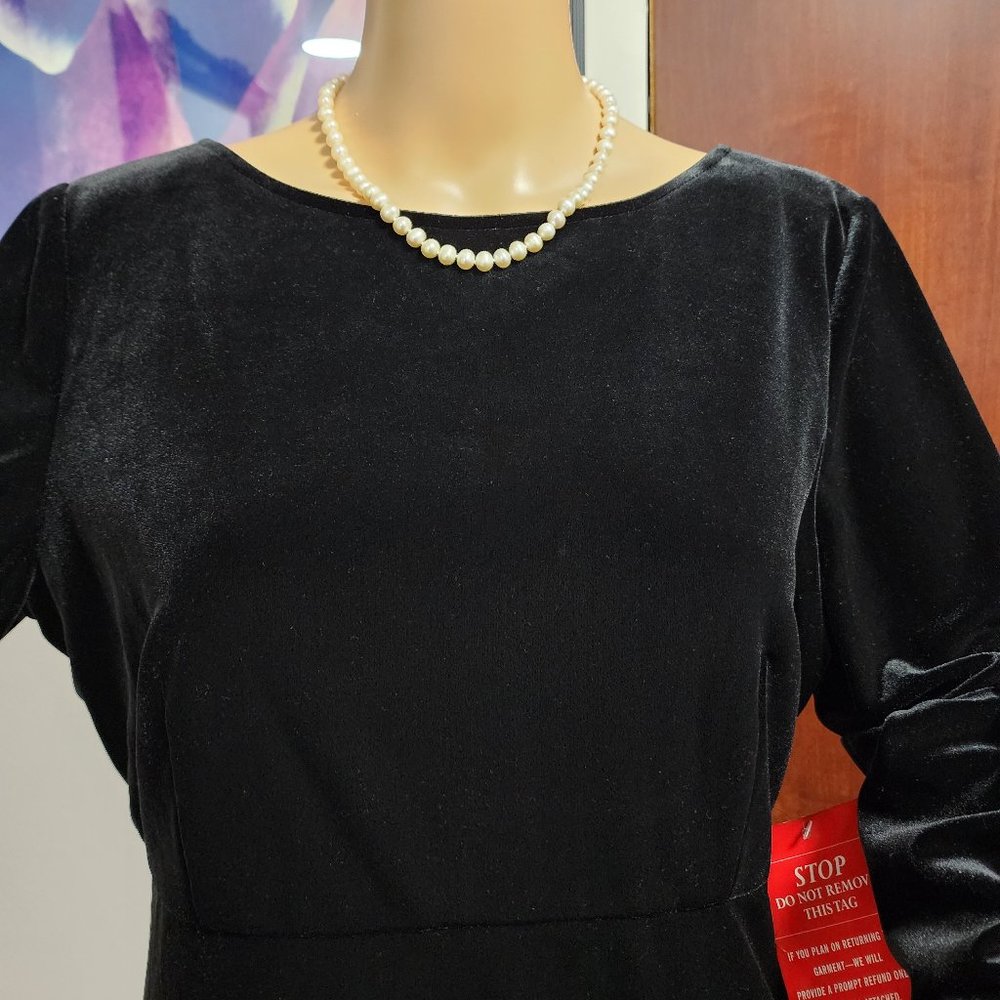 Timeless and chic velvet dress